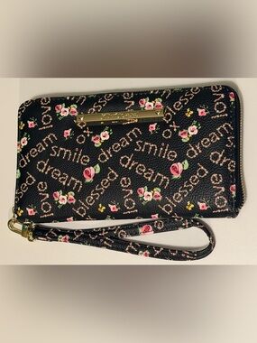 NWOT Betsey Johnson Black Floral Y2K Wristlet Wallet Zip Around Clutch Script